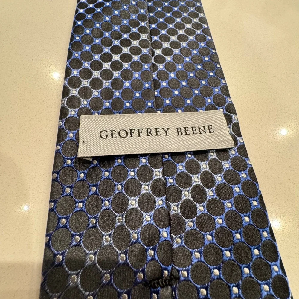 Geoffrey Beene Mens Silk Necktie Black Blue Geometric Circles Handmade Tie